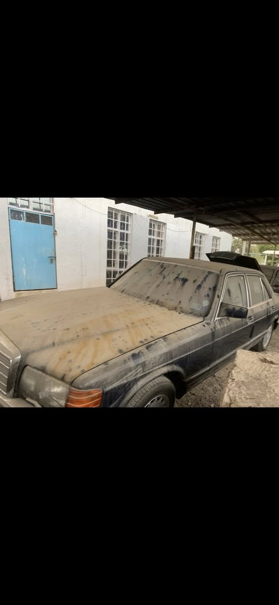 مارسدس حبري بلادي متروكه مع مفاتيح الشركه وغرفه زيرو من الجداده وسلايت وكشن كهرباء قلة بمستواه موجود والاخرى الرصاصي صدر الحمام بلادي عدا ربع بالبنيد وفول غرفه جلد كشن كهرباء وسلايت وللعلم الحبري سيدي جنجر١٢قرصمع تليفون وباسمي مخزونات للاتصال***********
