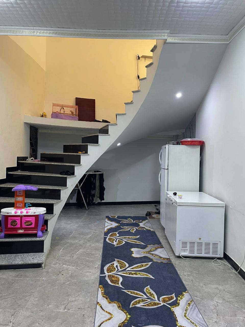 دار للبيع في قضاء شط العرب الصالحية شارع الحسن المجتبى قرب مدرسة الريف الزاهر يبعد عن الشارع العام 300 متر نهاية فرع اخر بيت مساحته 200متر يتكون من 2غرف نوم صاله وستقبال ومطبخ حمام داخلي و خارجي للاستفسار اتصل ***********
