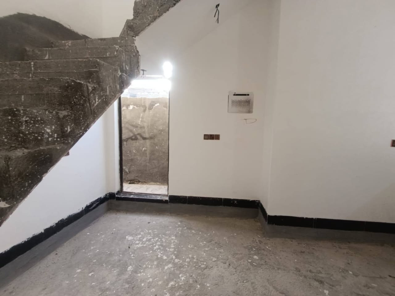 بيت للبيع أو المراوس ستوه طلعو من عنده العمال جديد مساحته 125 م طابو صرف مكانه نهاية الحولي قرب المجسر للاستفسار ***********
