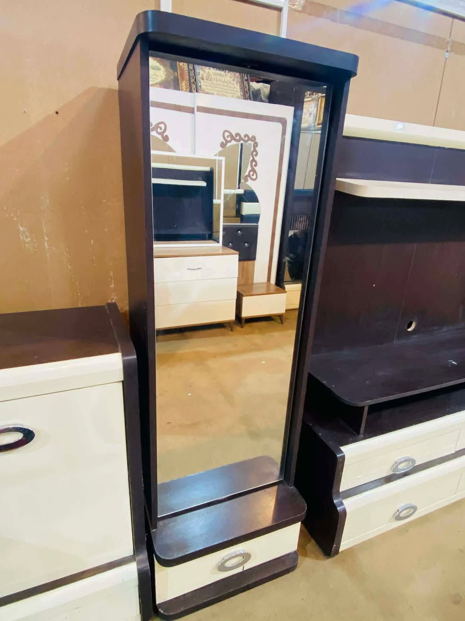 غرفة نوم تركي مستعمل
تتكون من 👈 10👈 قطع🥰
نضافة 80/%💯
بيها معرض بلازما 
السعر 👈750👈ألف فقط
مع نقل وشد داخل بغداد مجاني


**إذا كنت صاحب هذا الإعلان وتريد حذفه لأي سبب، رجاءا أرسل رسالة إلى الدعم الفني**