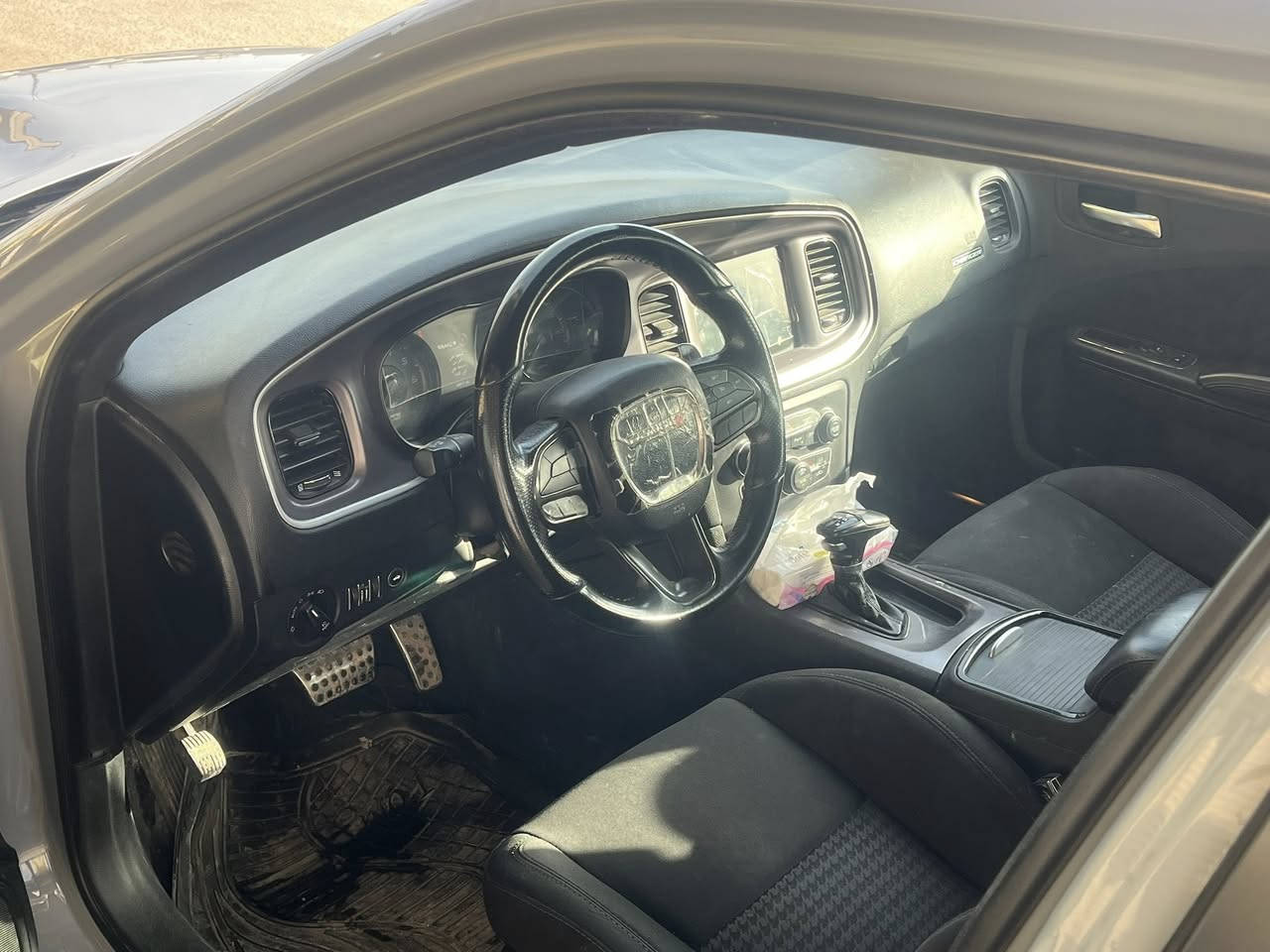 السلام عليكم جارجر للبيع ٢١
حادثه بنيد وجملغ خلفي 
مكان السياره حله السعر ٢٢٥
الاستفسار ***********
