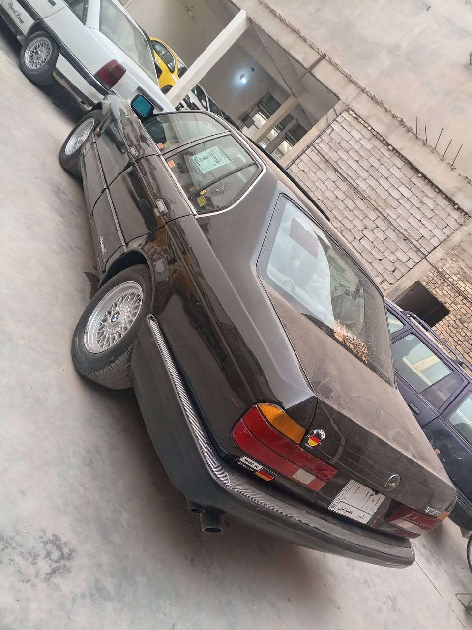 Bmw 735i 1991 للبيع ومراوس 
صدر خلفي امامي جديد
جامه اماميه جديده
تايرات امامي مع بطاين جديد
دوشمه تنته وكشنات وارضيه جلد
مكينه وكير ع الفحص
كهربائيات كامله
بيها نقص التبريد نقص كمبريسر
السعر ٤٥ بيها مجال
مكاني الفلوجه ***********
