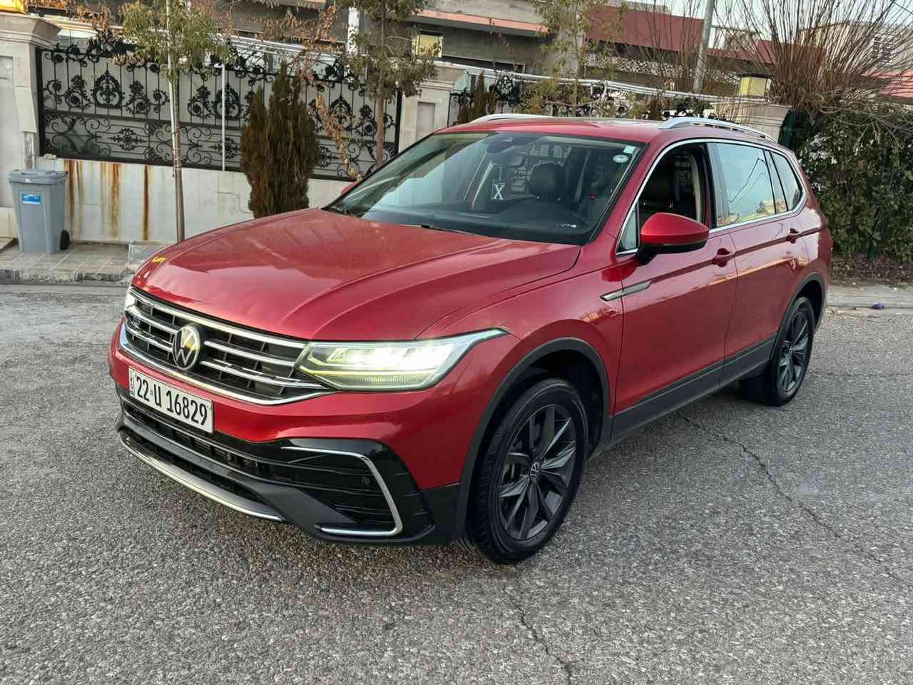 السلام عليكم تيكوان
موديل23 بيها بنيد مصبوغ وبارد بل جاملغ 
تعديل راس الشاصي ماشيه70 فول SEبلص 
بانوراما جلد كشن كهرباء هيترات تبريد بيانو لمس
مكان السياره كركوك سعر175 بي مجال   ***********
