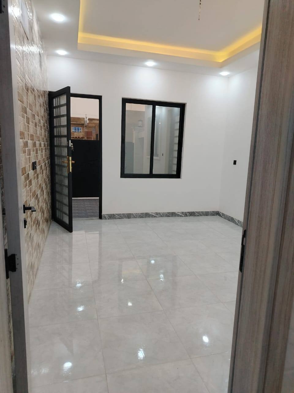 تم بحمدالله داران للبيع يارمجه الشرقيه الثانيه حي الحريه مساحه الدار100واجهه 5نزال20
واجهه حلان سقوف جبس  وثانوي 
سيراميك نص جدار ارضيات بورسلين شبابيك سلايت بناء حديث مامسكون زيرو نظام كاميرات نظام دكتات وسبالت يحتوي على غرفتين وصحيات بالثاني ومطبخ واستقبال وهول وغرفه صيحات داخليه وصحيات خارجية شرط التحويل طابو الزهور الاتصال سند 25 اتجاه قبله الاتصال بالرقم *********** اسيا سيل
          *********** كورك أبو عبدالله
