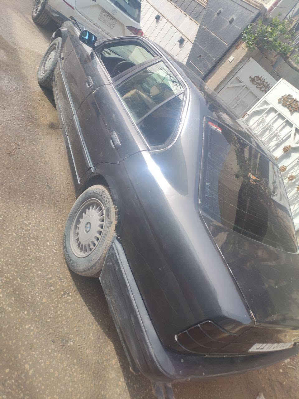 السلام عليكم
من رخصه الآدمن
سياره BMW 525i 1991 
سنويه بإسمي تنتهي ٢٠٢٨/٠٣ مكفوله من الكصه
سياره مكينه جديده  M20 يابانية مسكر فانوس
لا تبخير ولا تنقيص وناعمه مثل الورد
عدادات كلهن شغاله رون سرعه بانزين حراره شكد ماشيه كلهن شغالات
بيها تأسيس جديد مال ايرباكت (نقصه ايرباكات وعجينه)
بيها تأسيس مال كروس كونترول مثبت سرعه (نقصها ماطور ويده) 
جامات الصدر شغاله سنتر لوك شغال
جامه وحده وره  ما تشتغل نقصها (لو واير لو ماطور) 
ستيريو شغال + بلوتوث 
الدكم مال كلوبات جوزات M power
سياره نصبتها حلوه
منضومه التبريد (كلتلج بلادي بعز الصيف السياره حماوتها نص) 
عليها تخم وياله فافون حجم 15 بلادي (شمسي)
منضومه زينون بيه عالي (ابيض) وناصي شمسي (اصفر) 
مقاعدها قماش جكمجة موجوده قبضه كير وصاجه الماني
تبريد شغال والمجموعه مال بواوبات شغاله نقصه (قايش وغاز) 

حبايب اني رايد ابيعها
السعر ٤٣ ورقه واي غرامه عليها اني اسددها

حبيبي عندك استفسار راسلني خاص
لا تكسر بحلال العالم والله يوفقكم
هذا رقمي : ***********
