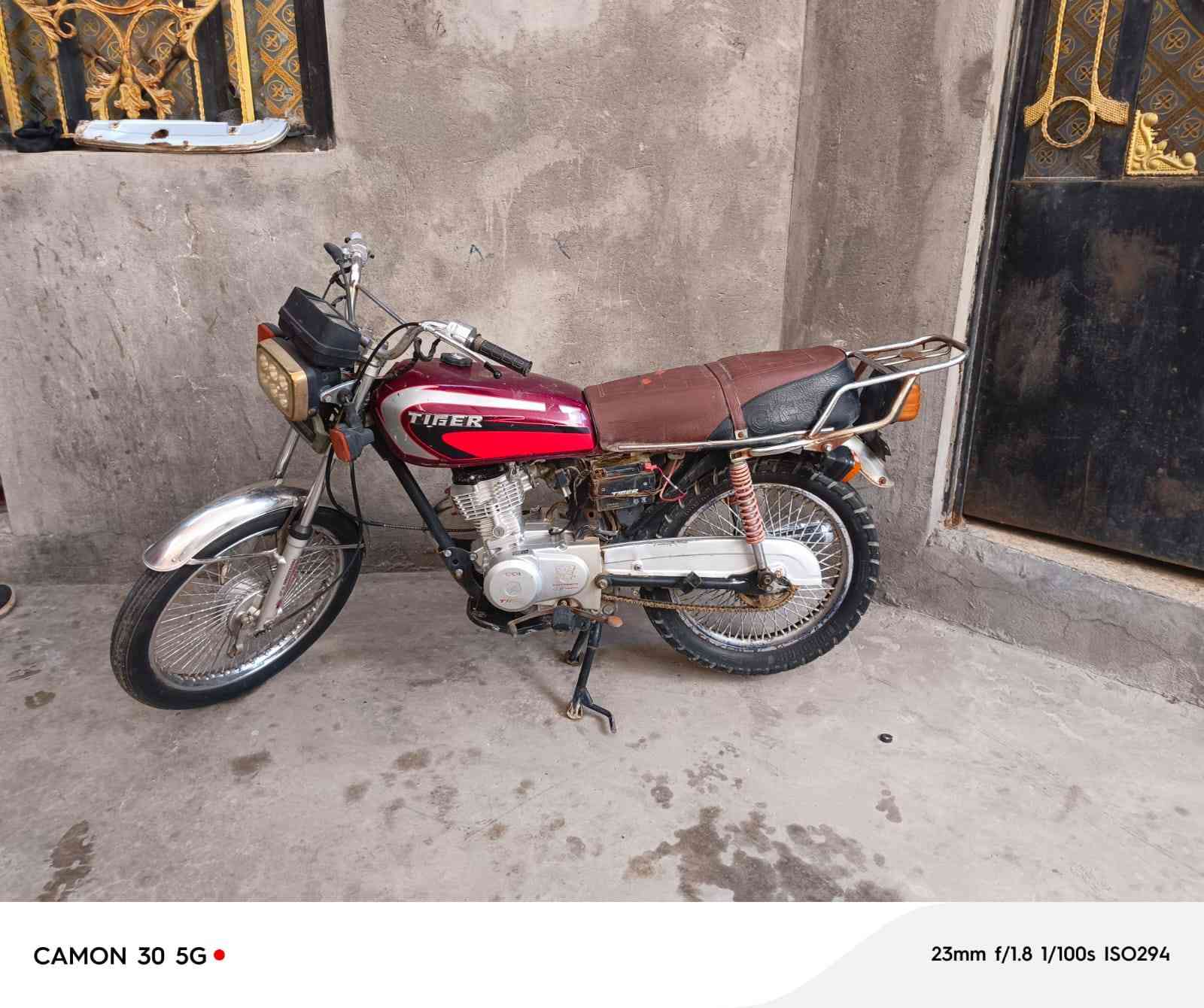 السلام عليكم دراجه إيراني ضايعه اوراقها يعني كلك البيع كلشي بيها شغال من لايت وأشاير السعر ٤٥٠ وبيها مجال قليل العنوان البصرة القبلة ***********
