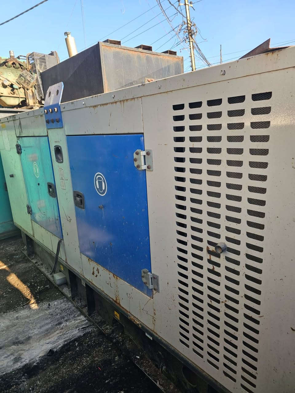 سلام عليكم ____ السعر     ٥٥ورقه 

للبيع مولده بيركنز انكليزي اصلي كاتم
 
١٥٠ كي في KVA  _ سته سلندر بلاديه

راس توليد ١٥٠ KVA  لوري سومر بلادي 
شاصي
العنوان مجمع مشن مقابيل شارع جاك عبود
***********
***********
