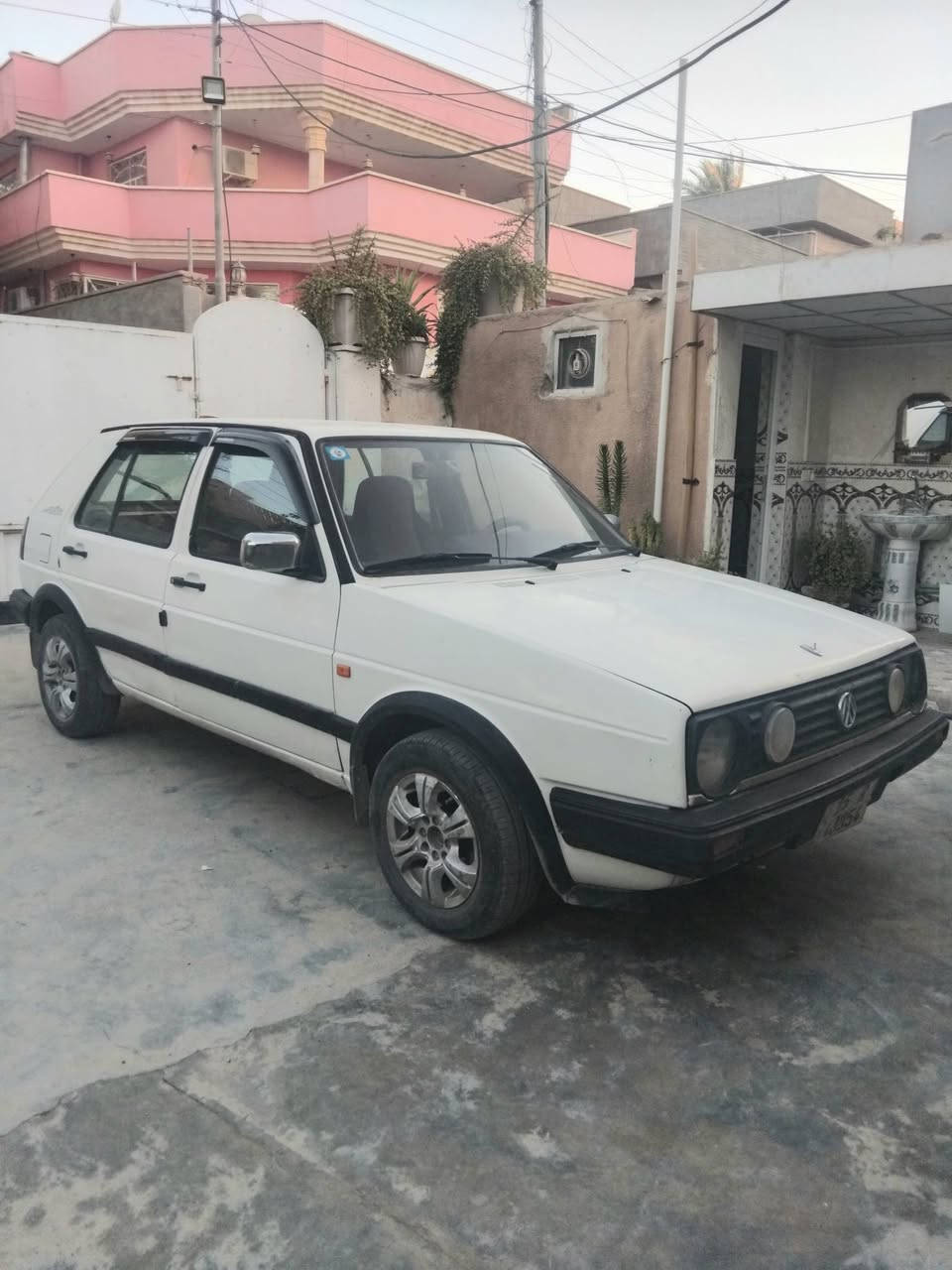 السلام عليكم
للبيع 
سيارة كولف موديل 1992
محرك 1800
كير عادي
السيارة نضيفه مثل ما موضح بلصوره
الاستفسار الاتصال على الرقم  ***********
