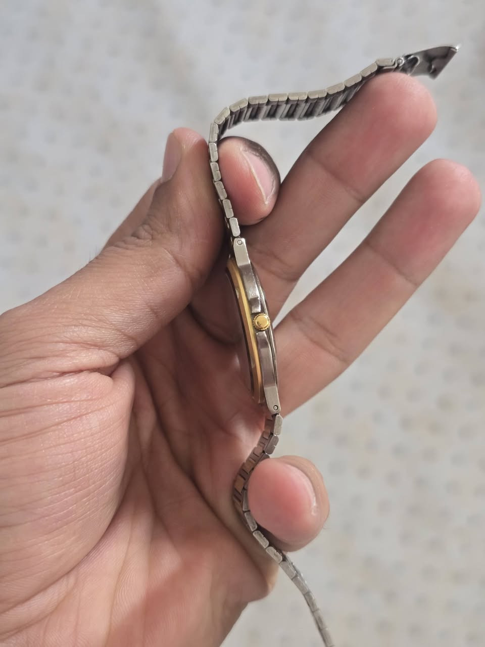 #السعر_خاص_لطفا 
روفينتا هينكس نظافه ممتازه 
ماكنة كوارتز سويسري ايتا 
قطر 36ملم 
نافذ يومي 
ارقام لاتيني 
للحجز والاستفسار راسلني خاص


**إذا كنت صاحب هذا الإعلان وتريد حذفه لأي سبب، رجاءا أرسل رسالة إلى الدعم الفني**