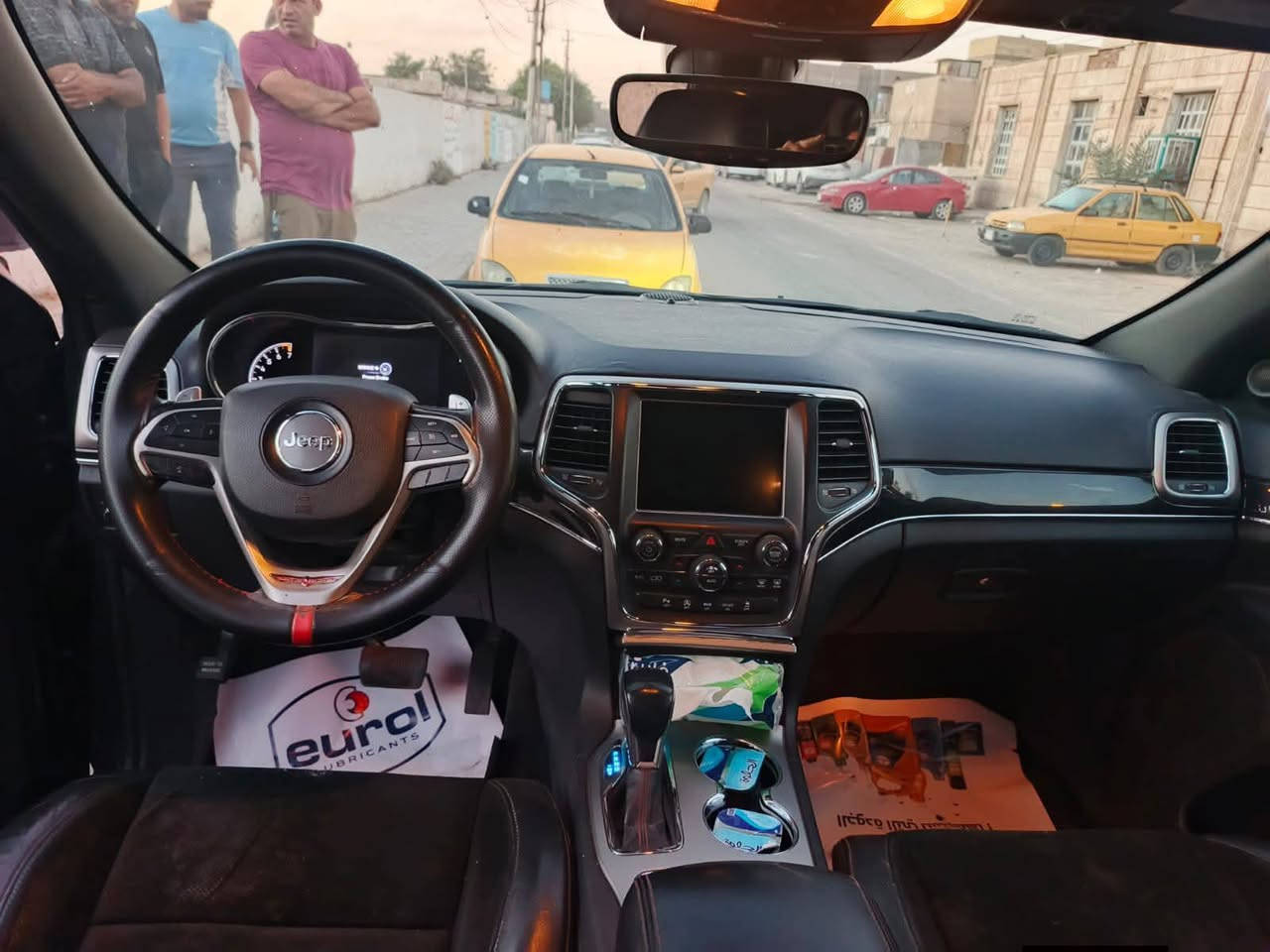 جيب تريل هوك 2018  فول مواصفات جكات توقف ذاتي  نقط عمياء حساسات سلايت  وضعيات قياده فول احدثها قطعتين من امريكا وصار بيها هنا 3 قطع رش بدون دواخل وبدون أير باك  ماشيه 88كم  بسعر 22$ للاستثمار ***********
