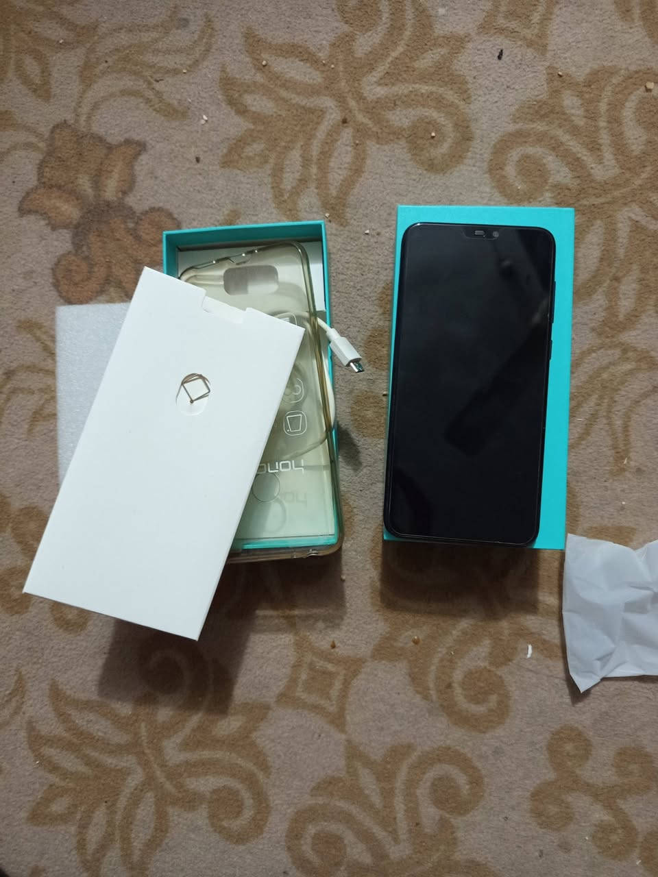 السلام عليكم 
📱 للبيع Honor 8C
🔹 الشاشة نظيفة
🔹 الجهاز يشتغل واي فاي 100%
🔹 اللمس، الصوت، الكاميرات شغّالة
🔹 البصمة شغّالة
🔹 مع كامل ملحقاته (شاحن + كيبل + علبة)
💰 السعر:60
📍 المكان:حي المهندسين


**إذا كنت صاحب هذا الإعلان وتريد حذفه لأي سبب، رجاءا أرسل رسالة إلى الدعم الفني**