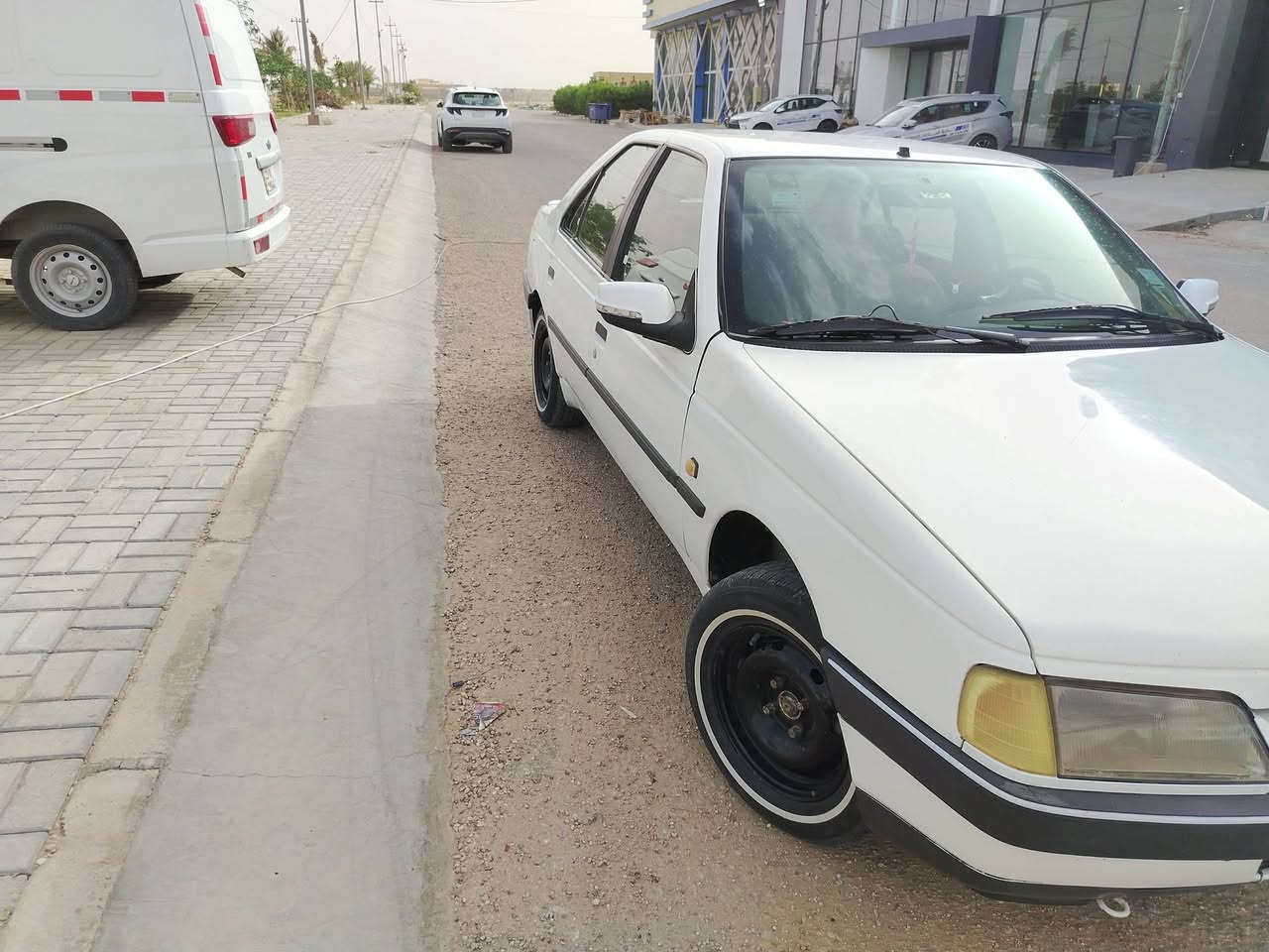 السلام عليكم بيجو 405 GLX موديل 2012 رقم بابل انكليزي باسمي بيها شبر بالباب الباقي مكفول تبريد شغال حدادية جديده باور جديد بيها تنقيص قليل السعر ٤٥ وبيها مجال مكاني بابل الكفل للاتصال ***********
