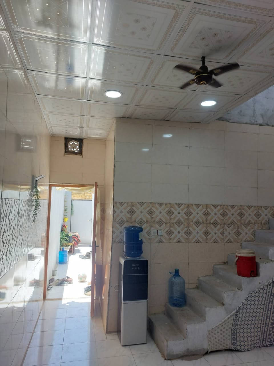 السلام عليكم بيت للبيع مساحه 100متر اساس تجعيب طابوك وبناء بلوك وسكف عكادة بيت نضيف كلش بي غرفه وصاله ومطبخ وستقبال وحمام داخلي وخارجي المطبخ سيراميك وسقوف خدمات كلشي موجود عنوان نجف عمود 134 طريق كربلاء جهة ياعلي مشمول بتطويب قرار 320 معاملته كامله بالبلدية للستفسار اتصال ع رقم *********** بي واتساب

