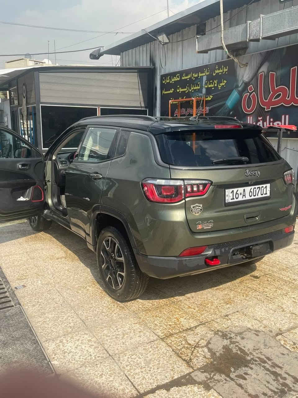 السلام عليكم..
جيب كومباس 2019 تريل هوك ماشية 71 الف ميل. 
محرك 2.4
كشنات جلد تدفئة بالمقاعد
بصمة تشغيل وبصمة ابواب
تشغيل عن بعد
تحكمات ستيرن
كاميرا خلفية
شاشة كبيرة تدعم الكاربلاي

حادثها موضح بالصور، رقمها ديوانية انكليزي

🔹السعر 135 ورقة
🔹مكان السيارة بغداد / الشالچية أو ساحة عدن
📞للتواصل واتساب: ***********
