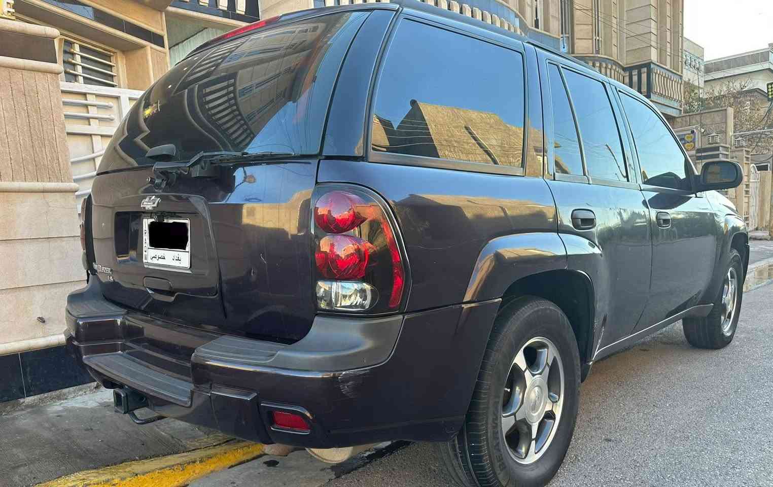 السلام عليكم
بلايزر موديل ٢٠٠٨ 
رقم بغداد سنويه بسمي  وقديمه عندي صارله اكثر من ٣ سنوات بسمي 
السياره نضيفه بيه يمكن قطعتين صبغ 
لون بيتنجاني  
ومكانه بغداد والسعر ٨٦ وبيه مجال قليل 
للاتصال ***********
