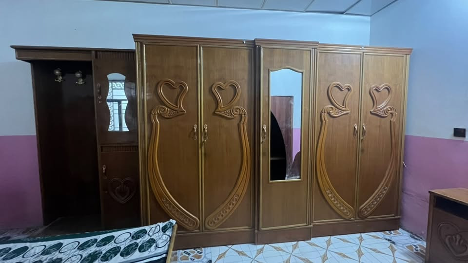 غرفه نجاره عراقيه صاج نظيفه
البيع مستعجل السعر 500 
العنوان المناذره 
رقم ‭***********‬
