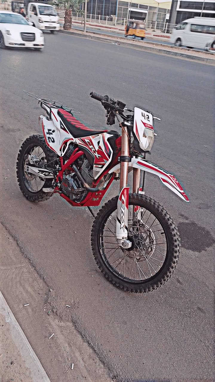 السلام عليكم دراجه قفاز CR-X موديل2025 للبيع دراجه محرك 300cc دراجه خير من الله مابيه كلشي استخدام شخصي مكاني بغداد المشتل الدراجه صالنصه  بلادي رياضي دراجه كلش نضيفه سعره 1350 ***********
