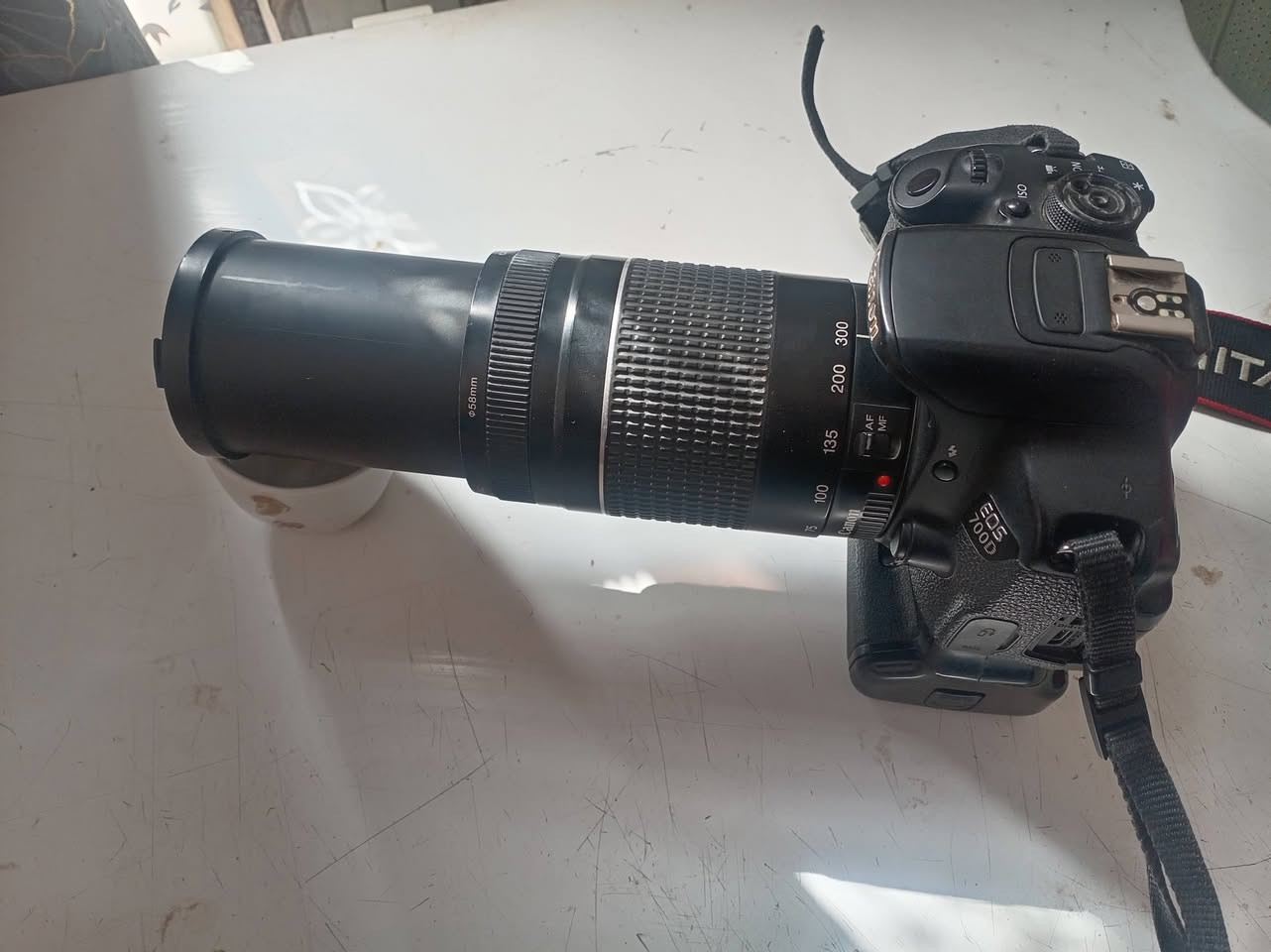 كامره كانون البيع مع عدسة رياضيه وعدسه ثانيه سعر 300بيه مجل ***********
