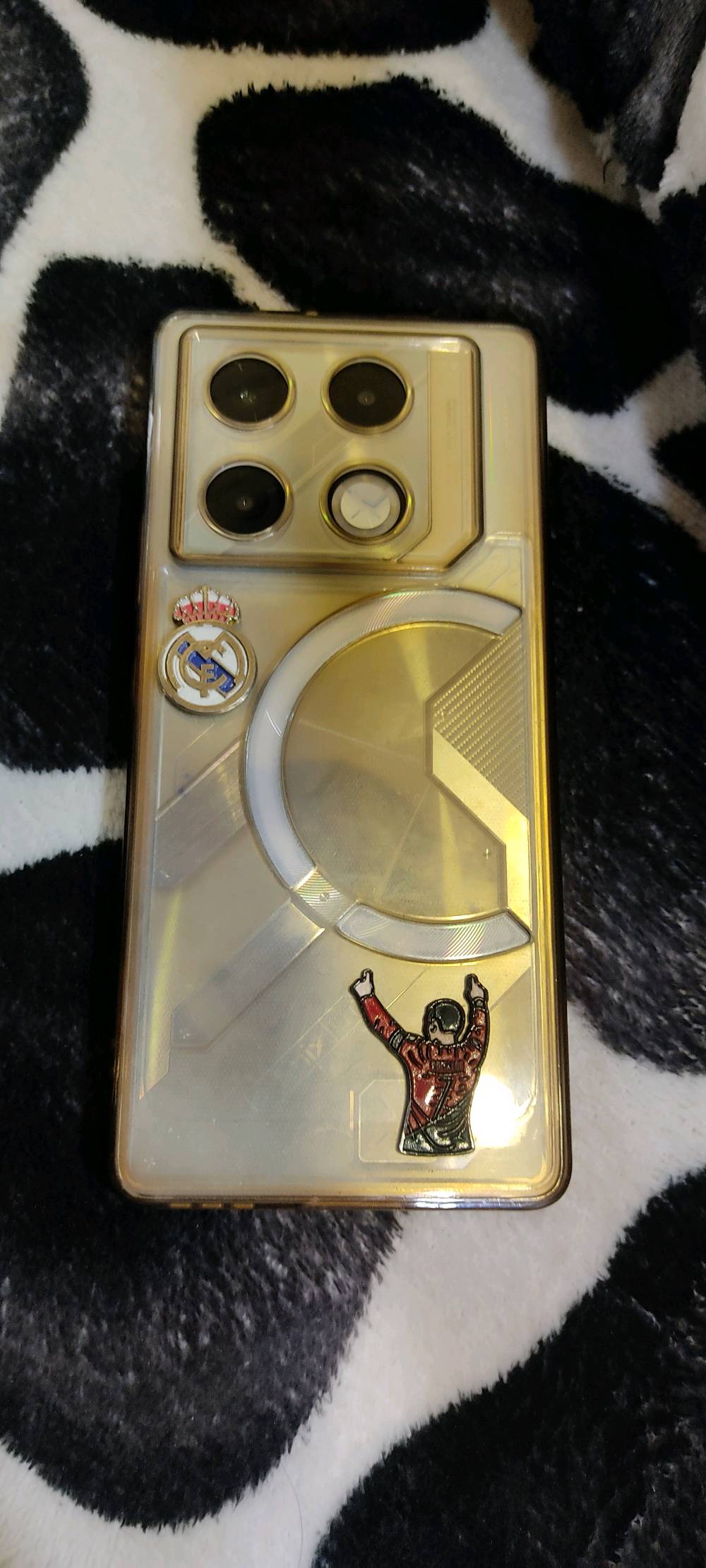 infinix gt 20 pro
120 فريم ببجي
كامره 108m
 ذاكره 256
رام 12+ 12
موصل حي الصديق