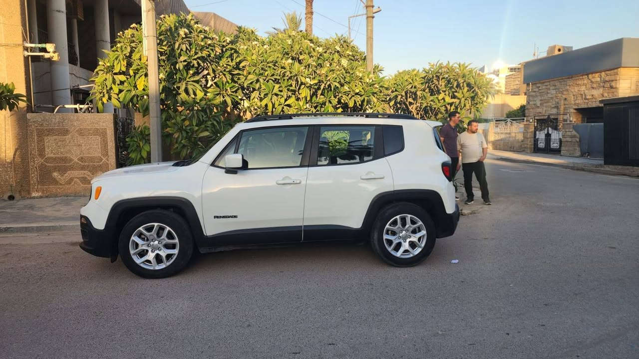🚗 #للبيع: جيب رينجيد (Jeep Renegade) موديل 2018 🚗

السلام عليكم.. سيارة جيب رينجيد فئة لاتيتود موديل 2018 للبيع في بغداد. التفاصيل:

• الموديل: 2018
• اللون: أبيض
• المحرك: 2400 تنفس طبيعي.
• المسافة المقطوعة: 62 ألف كيلومتر.
• سحب امامي 2WD.
• التبريد شغال و بحالة ممتازة.
• الرقم والسنوية: أربيل (تحويل مضمون، السنوية نافذة لغاية 2029/12/02).
• الفحص والبدي: تقرير الفحص الفني مرفق بالكامل مع الصور.
• الوضع الميكانيكي: الكير، المحرك، والكهربائيات بحالة ممتازة وجاهزة.

✨ الإضافات والتجهيزات:
• لايتات حديثة مضافة للسيارة.
• شاشة أندرويد لمس كبيرة.
• كاميرا خلفية.
• تحكم ستيرن كامل.
• الداخل: كشنات قماش أسود (مغلفة لحمايتها).

📌 السعر المطلوب: 11,300 دولار (113 ورقة) وقابل للتفاوض البسيط.

📌 مكان السيارة: بغداد - المنصور.

📞 للتواصل والاستفسار: *********** أو مراسلة الخاص.
