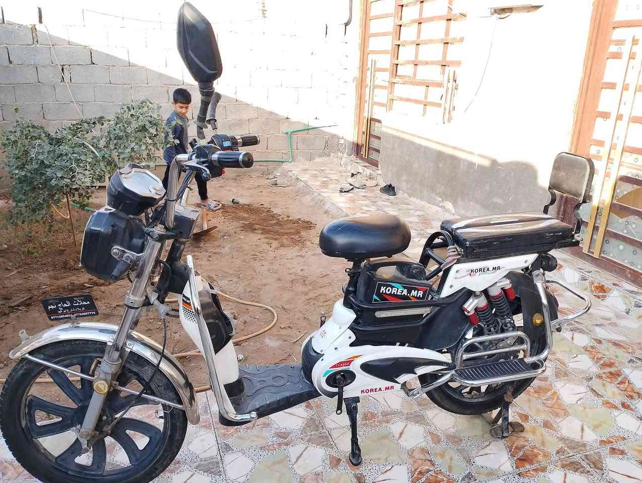 السلام عليكم 
دراجة شحن للبيع 
اربع سرعات السرعه 80 لايت ثلجي عالي وناصي واشاير ونشرات جانبيه كله شغاله وقاعده مبايل 
السعر 525 الف وبيه مجال بسيط 
للاستفسار الاتصال على الرقم 
***********
