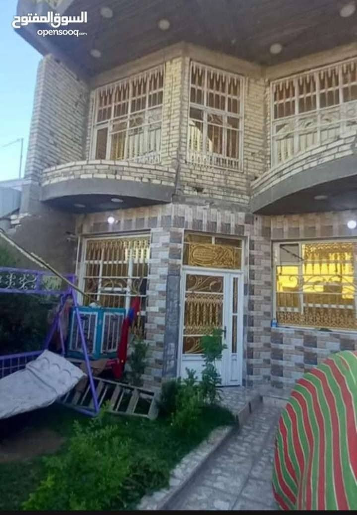 سلام عليكم ورحمة الله وبركاته 
دار البيع بدايه شارع اورفلي مقابل جهة الحبيبيه بظهر حسينية الزهراء مساحه ١٨٠ متر وجه ٨ نزال ٢٢.٥٠ متر بناء حديث درجه اولى سنه ٢٠٢٤ يحتوي على كراج حديقه ستقبال مطبخ حار بارد صالة درج كبير في طابق اول وثاني يحتوي على غرف نوم عدد مناور عدد مع بيتونه وصطيحين ارضي ودرج مرمر تركي سراميك اسباني كل البيت رتفاع ٣ونص صقف رتفاع متر دار عن شارع بيت جاهز السكن غيره متواجد على فيس شراي يتصل
‎***********
