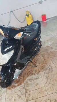 اخوتي دراجة سكنس 140سرعه الدارجه نضافة تامه قبل شهرين نازلة من الرمبة ...