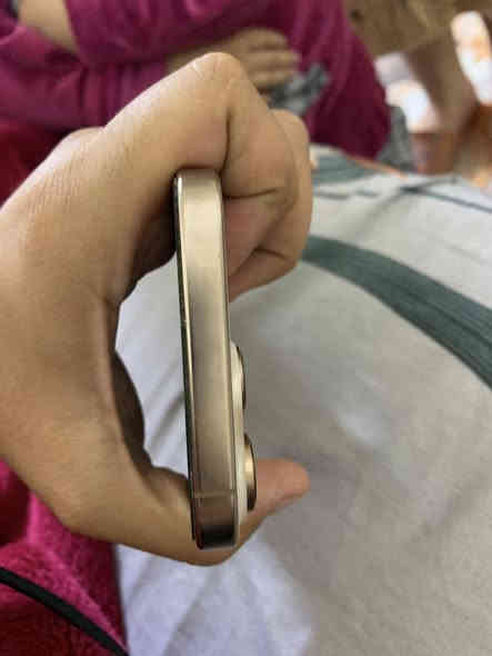 ايفون 16 pro max
شرق اوسط 
ذاكره 256
بطاريه 100% 
جاهز كولش نظيف مصار جم شهر من اخذته بعده بالضمان 
السعر مليون و ٤٥٠ وبي محال بسيط 
مكاني حي الجامعه او المحمودية 
*********** متواجد واتس
