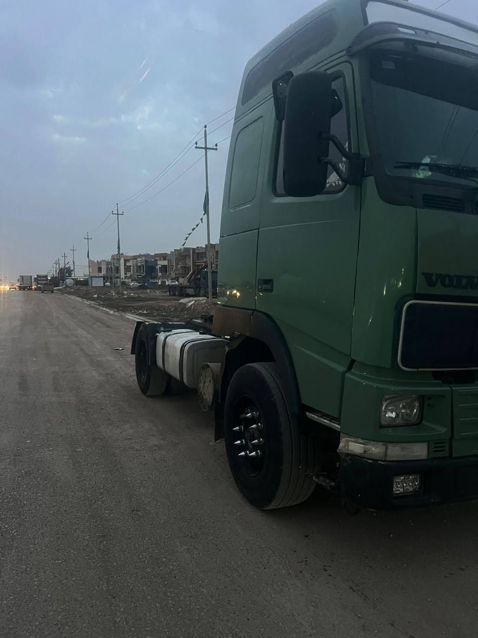 شباب فولفو شخاطة للبيع موديل97
بس راس اكسل وشاصي ومكينة شرط رقم كركوك تانكيين كاز كهربائيات زينة  سنوية منتهية صاحبهة موجود بكركوك يحولك ثاني يوم مامصبوغة بس مبولشة داخلهة زين مابيهة اي عيب السعر 140وبيهة مجال للطيبين للتواصل***********/***********
