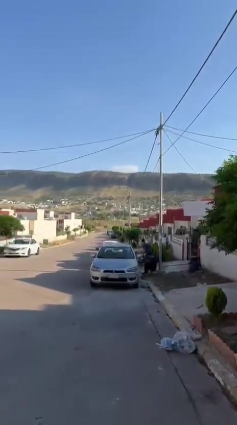 كود/ 318
خانوو بؤ فرؤشتن _بيت للبيع_
شقلاوة_مجمع روارا
مساحة /160متر_ طابو بالاضافة الى حديقة خلفية 70م
متكون من غرفتين نوم صالة خطار مطبخ صحيات كراج حديقة  اطلالة مميزة
البيت مؤثث كامل
يحتوي المجمع على سيكيورتي وكامل خدمات
يحق التسجيل باسم كل من يحمل الجنسية العراقية

 ***********
***********
***********
