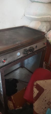 كريل بركر • ميز سل ستيل • شهر ونص