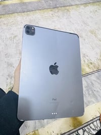 ايباد برو جيل 2.   كسر بل شاشه بس ما مثر على المس رقمي 07803650384