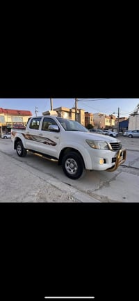 هايلوكس فور ويل رقم انكليزي وبسمي السياره كفاله فقط المكينه اني بدلت و...