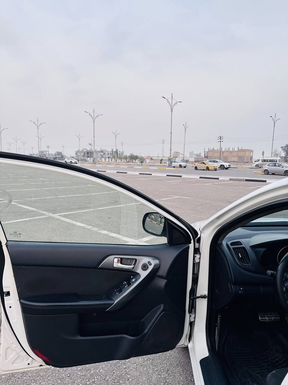 سلام عليكم سيراتو 2013 خليجي
بيع او مراوس
محرك 1600 دوش كير 6 نمر
تبريدها خير من الله
مكينة لا تبخير ولا تنقيص
حدادية جيدة
السيارة بيها رشات صبغ

مواصفاتها
تحكم ستيرن جهتين
اشاير بالمري وشفط كهربائي
كاميرا وتاب وحساسات خلفية
بريك نظام ABS 
تخم تاير امامي جديد
وباتري جديد
السعر 90
موجود ع الرقم والواتساب 
***********
