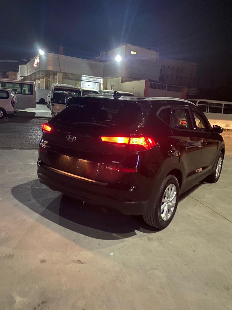 -السلام عليكم اخوان
-توكسان موديل 21 امريكي

-رقم اربيل جديد 

-محرك 2400 

-لون اسود 

-ضرر فقط الباب وره السكن ومرجعه بدون تغير 

-حجم ويل 17

-ماشيه 35ميل

-مواصفات //كنشات شامو 5 راكب كشنات تدفه 

-بصمة وتشغيل عن بعد

-وتبريد حاساسات اماميه وخليفه رادارات جانبيه 

-نقاط عمياء انظمة القياده سبورت يكو نورمال 

-تثبيت سرعه مانع الخروج عن السير مانع انزلاق 

-انارة اليدي التحكم الكتروني

-السيارة جديدة احلا من الصور بلعافية على الياخذها 

-السعر 185 وبيها مجال 

-صور الحادث موجودة بلمنشور 

-للاستفسار :- ***********
