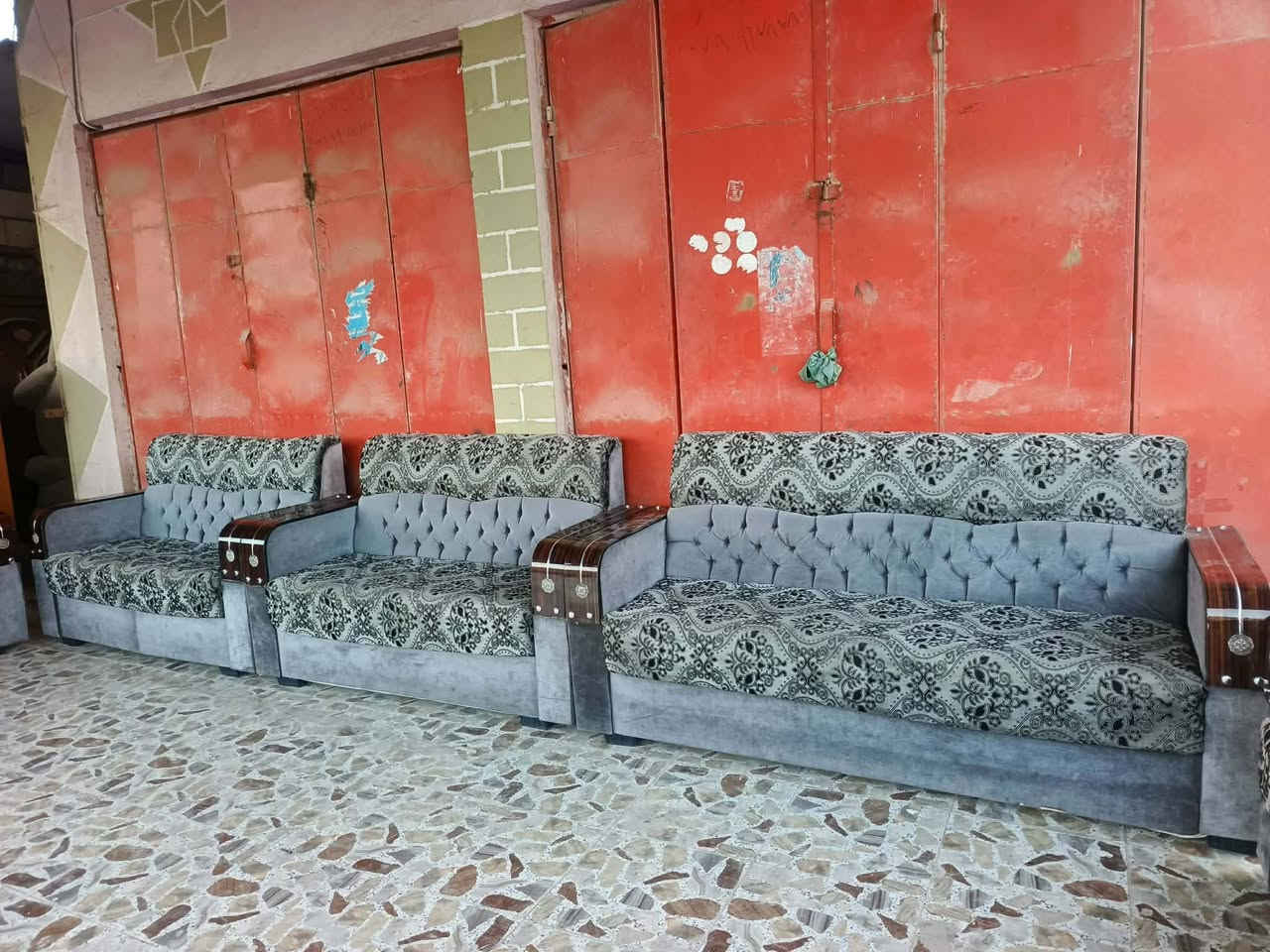 تخفيضات العيد 🔥
تخم مستعمل  نضيف تزكام  مابي اي ضرر 
١٥ نفر  السعر ٢٦٠ 
العنوان بابل الحمزه الغربي مقابيل تقاطع معمل السكر 
هاتف ***********
