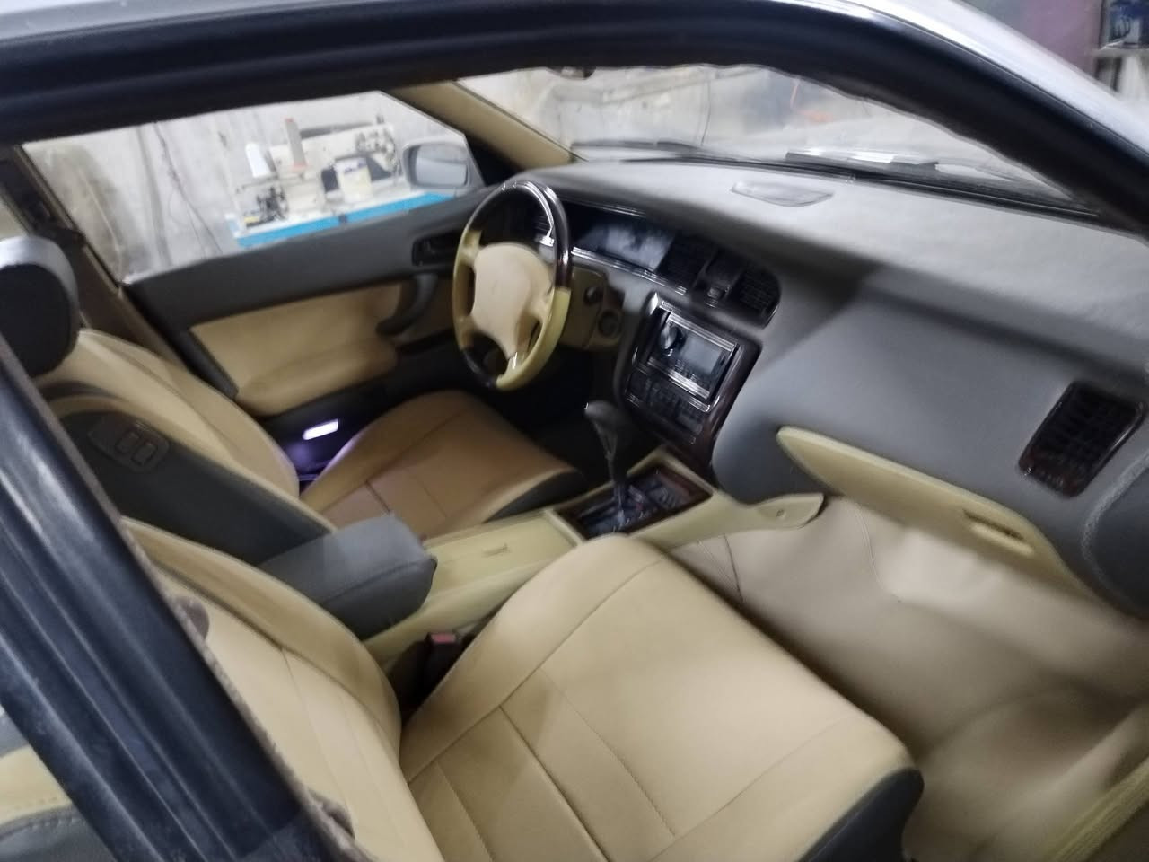 تحديث غرفه كامله لسياره تويوتا كراون بطه مع عازل حراري للدشبول مع سستم صاج ملكي  طباعه مائيه من قبل دوشمه ابو حسين الصرايفي العنوان كوت شارع النفط موبايل ***********........***********
