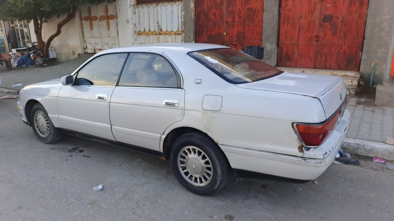 اسلام عليكم
بطه مديل1993 بصره مكينه ثنين ونص     بيهه ضربه خفيفه بجاملق لخلفي ضربت دراجه  السياره نضيفه. مكفوله  من كلشي السيارة بسمي تحويل مباشر السعر( 60) 
***********
