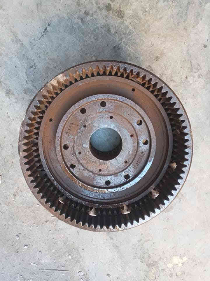 أدوات احتياطية أكسلات + كير تفصيخ + فراكات عدد ٢ + لشة جعمقه + فريم
***********
***********
