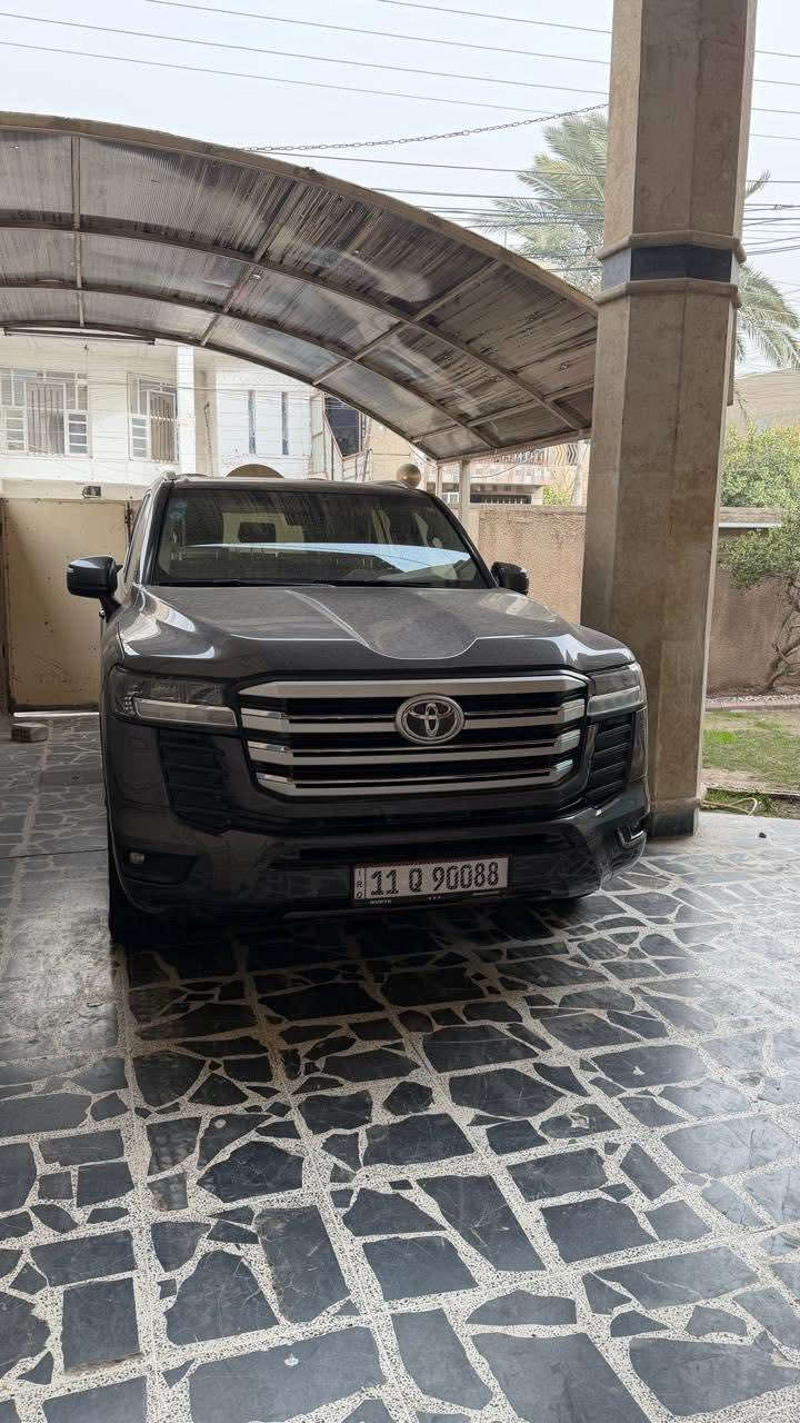 لاندكروز للبيع 2022 وكالة ساز ام الضمان
مغلفة PPF اصلي

السيارة جديدة ومكفولة من كل شي   
لونها رصاصي غير محدد 
رقم بغداد مميز ب اسمي
ماشية 65 الف كم حقيقي

فول مواصفات 
سلايد بصمة
محرك 4000 تنفس طبيعي 6 سلندر
الكراسي جلد و كهرباء 3 طكات 
كشنات تدفئة تبريد
رادار خلفي توقف ذاتي
كاميرا
شحن واير لس
فور ويل 4X4
بصمات عدد 2
مكفولة من كل شي صبغ بارد فتح
 السعر : 64.500$ بيها مجال بسيط 

مكان السيارة : بغداد السيدية
*********** متوفر واتس اب
*********** كورك
