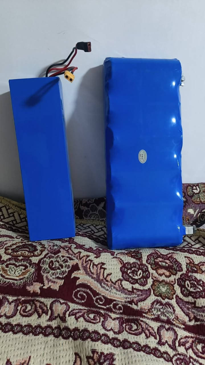 بطاريات مع جهاز شحن اصابع مع فاحص للبيع***********واتساب
