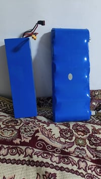 بطاريات مع جهاز شحن اصابع مع فاحص للبيع07709605842واتساب