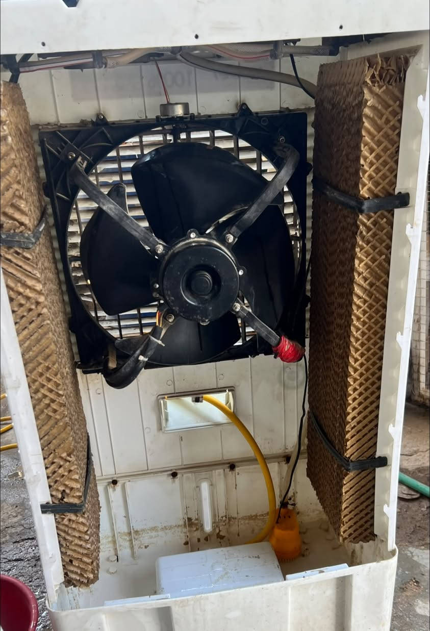 ً
للبيع مبردة هواء صحراوية KABEL بحالة جيدة جدا

وبسعر مناسب 

✅ تبريد ممتاز وهواء منعش

✅ اقتصادية في استهلاك الكهرباء

✅ مناسبة للمنازل والمحلات والورش

✅ مزودة بعجلات لسهولة النقل والحركة

✅ تعمل بكفاءة عالية

الماركة: KABEL

الصناعة: تركية 🇹🇷

الحالة: مستعملة بحالة جيدة

للاستفسار والمراسلة على الخاص أو الاتصال على الرقم

***********
