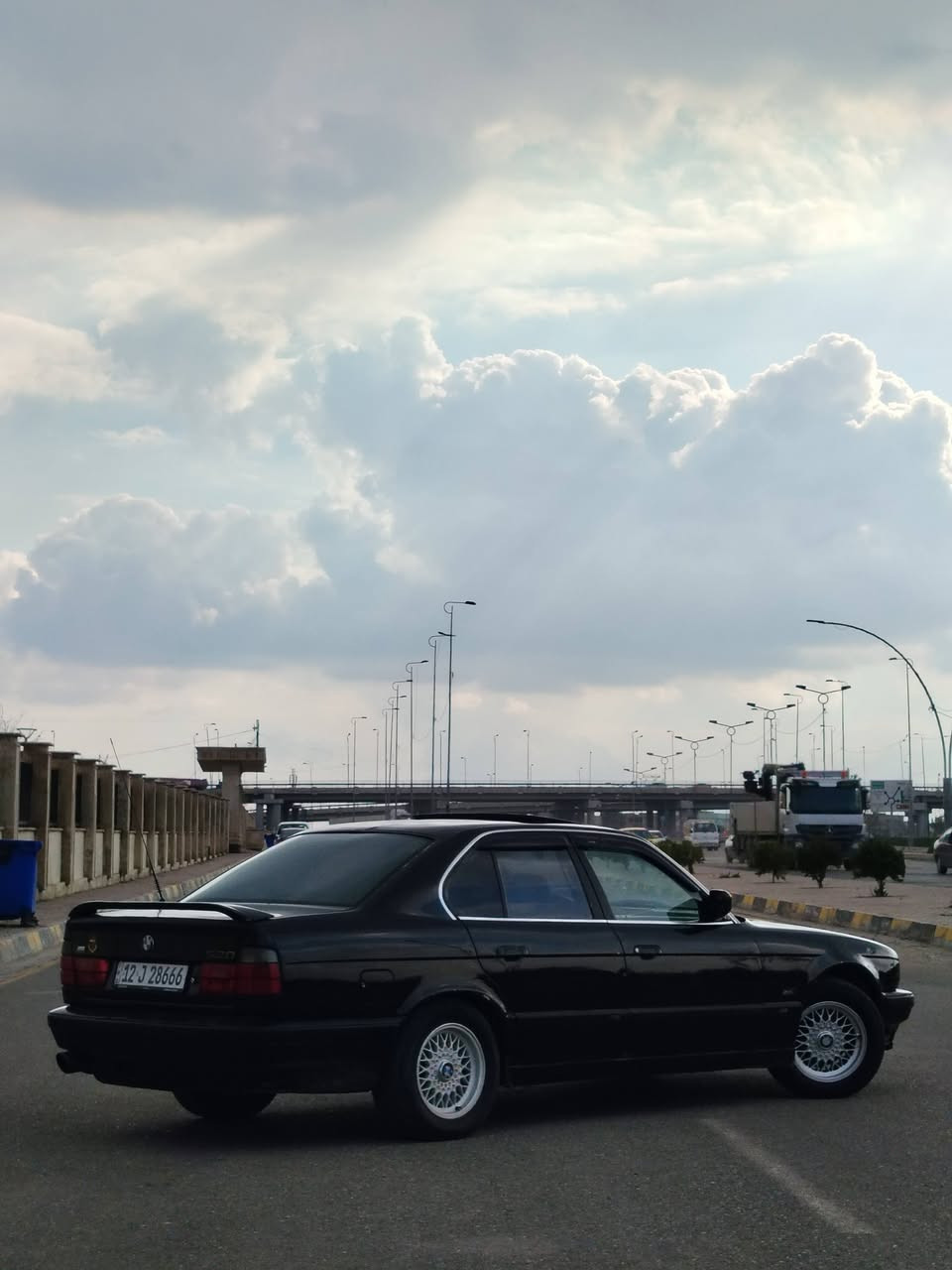 بي ام  520  سيارة مكفولة من الدعامية الى الدعامية مكفولة من طخ ومن تبديل على وضع شركة مصبوغة جمالية  مكفولة كير محرك كهربائيات جامات وكشنات كهرب
تنتة (فتحة)  لايتات زينون جديد - كاربون سيارة باسمنا (ترهم نقد ومقدمة)
***********
