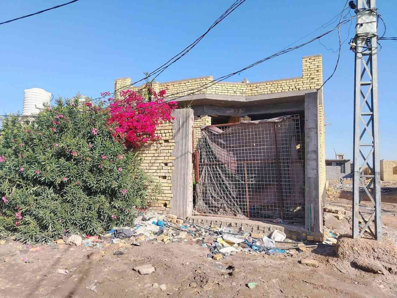 يالله بسم الله الرحمن الرحيم
يوجد بيت هيكل للبيع في منطقة الصخيين نزلة المدارس قرب المدرسة الجديده بيت مساحته 180 ركن على شارعين بيت كامل ماء كهرباء مجاري يتكون من طارمة وصحيات خارجيه وديوانيه وصاله وغرف اثنين ومطبخ وصحيات داخليه للاستفسار الاتصال على الرقم ***********
