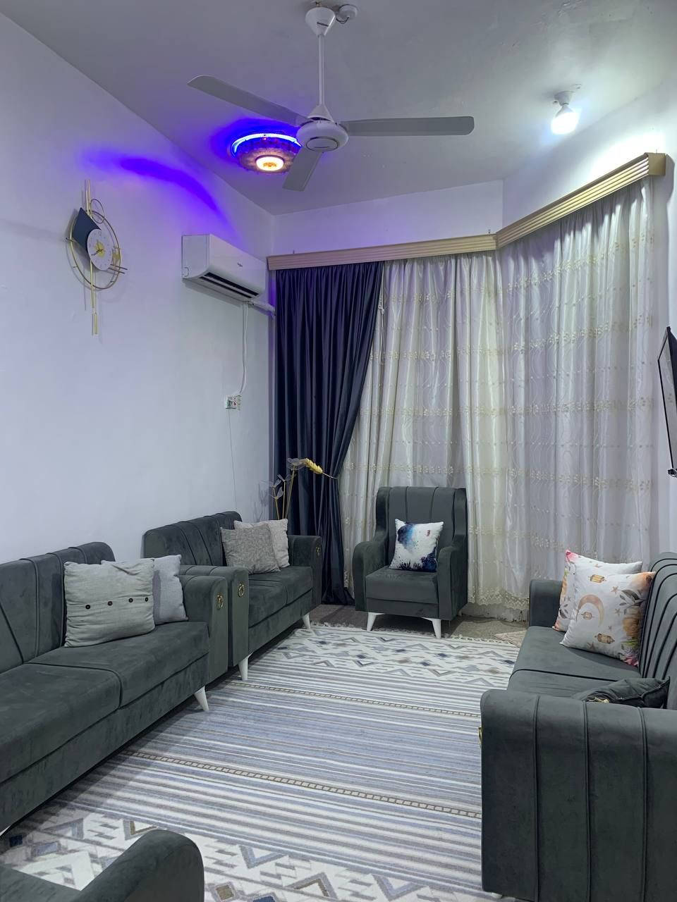 بيت ناصريه ثوره مساحه ١٠٠م طابقين طابوك كونكريت الارضي غرفه وصاله واستقبال ومطبخ وصحيات
والطابق الثاني ٣غرف وصاله صطح شتايكر سعره ١٦٥ بي مجال البيت جديد 
للإستفسار *********** او *********** او *********** مكتب نجمة الابداع للعقار الثوره مقابيل حسينية سيد عواد
