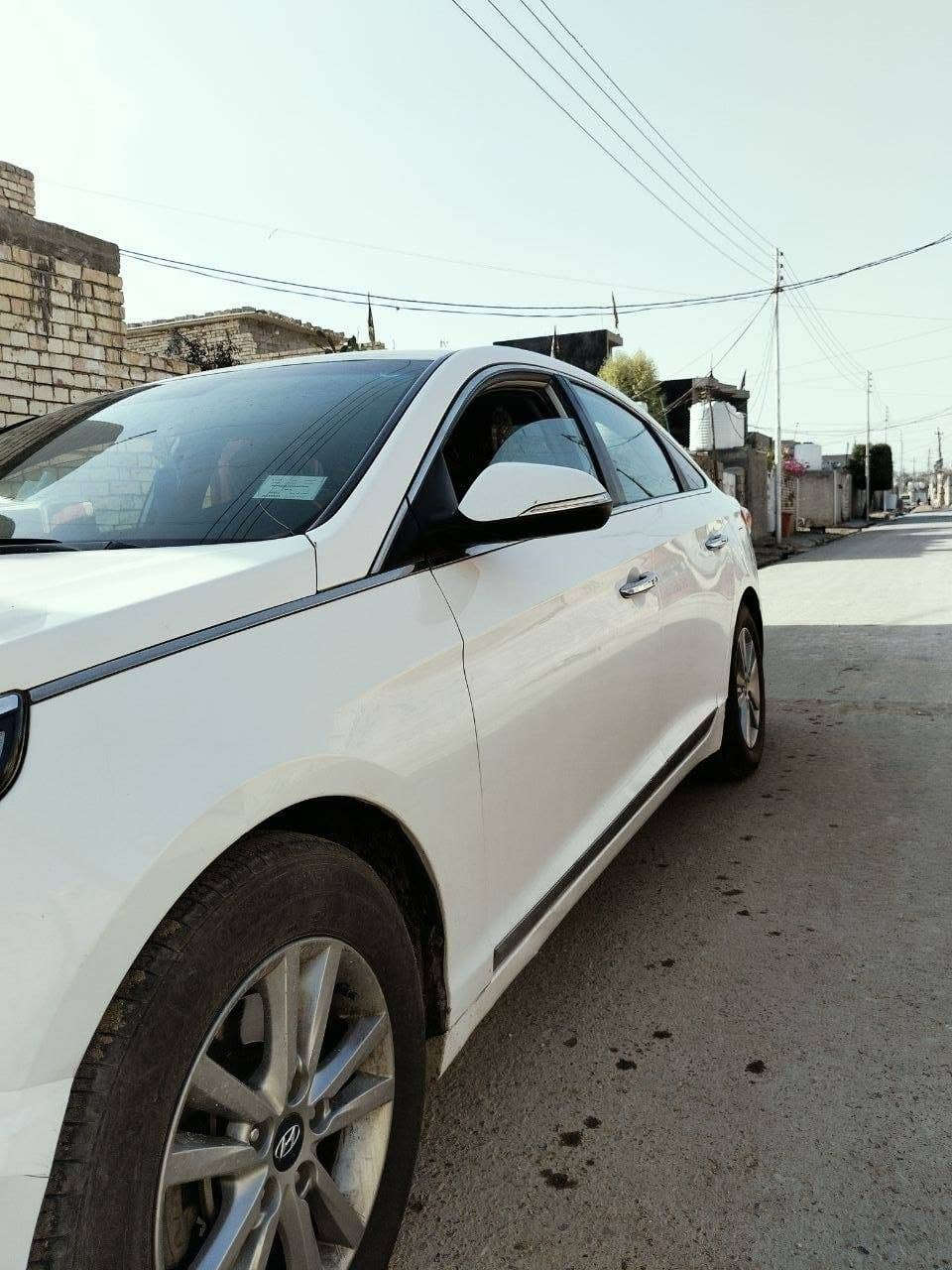 سلام عليكم سوناتا للبيع موديل 2017 رقم بغداد خليجي السونار مرفق بالصور السعر خاص  فيس غير متواجد الاتصال *********** رقم صاحب سياره مكلف بلنشر
