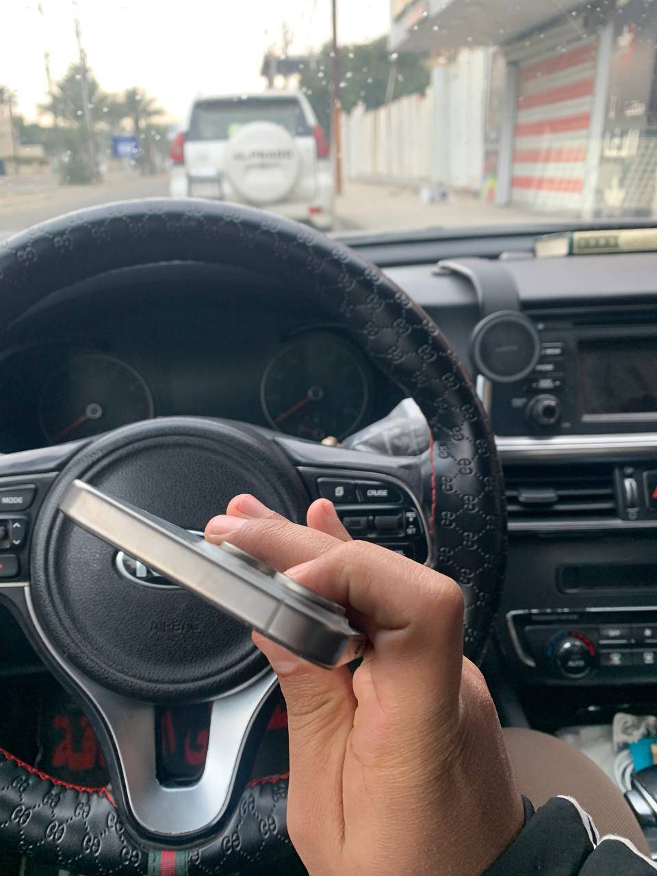 السلام عليكم ايفون 15 برو ماكس بي نقطتين بالشاشة مماثرة على المس ابد ظهر مفطر ذاكرة 256 بطارية 91 السعر 725 مكاني بغداد الجديدة الاتصال او واتساب ***********
