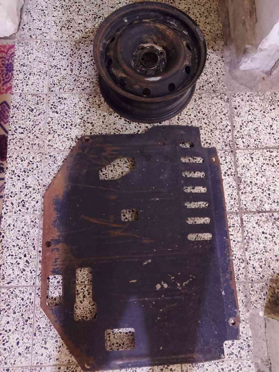 يدة لايت ودرع بلاستك وويال 2 واحد حجم 15 والثاني 14 وتلبيسة نايلون ثخين ماركة سمند ولايتات زوجين 
مكاني بغداد الامين الثانية ***********
