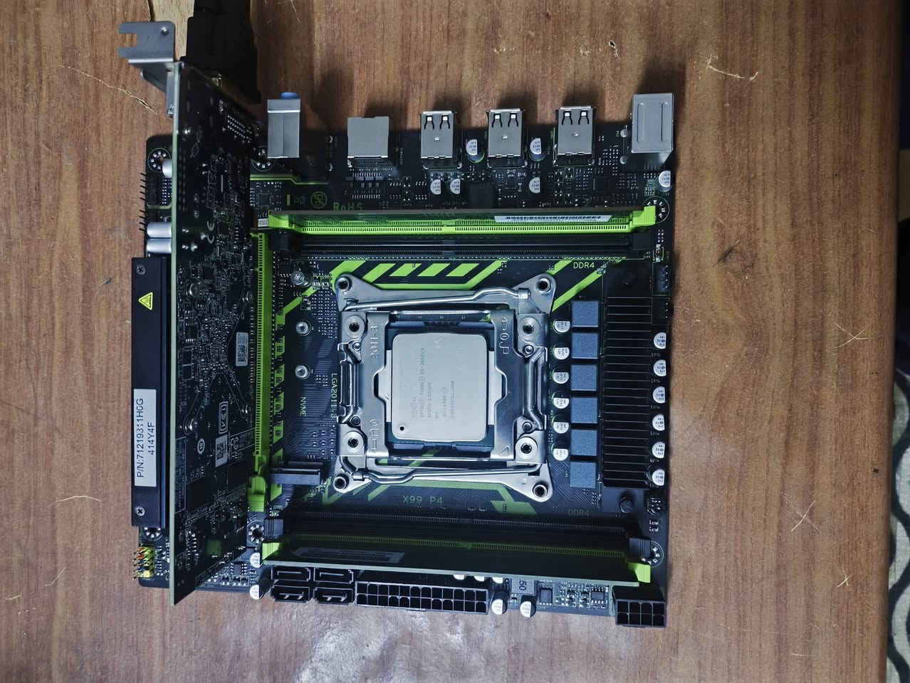 السلام عليكم كومبو كامل نقصه فقط مبرد معالج وهارد وكيس التجميعة متكونة من 
1 بورد x99p4 زيون يستخدم للألعاب والشغل
2 رامات ddr4 4x2 تردد 2666
3 معالج e5 2650 v3 يتقارن بمعالج ال i5 gen6 
4 كرت شاشة amd Radeon 2 g
5 بور سبلاي 600w كاملة 
السعر 135 وبيهه مجال بسيط 
يوجد توصيل لكافة المحافضات للأستفسار اكثر ***********
